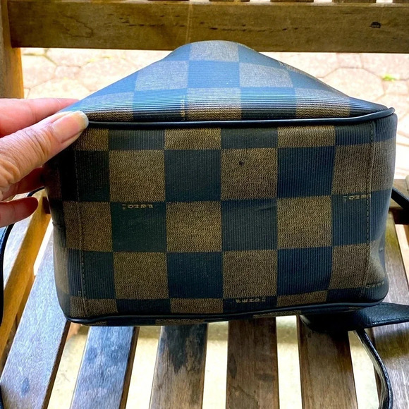 Vintage Fendi Bucket Crossbody Bag - Picture 7 of 15